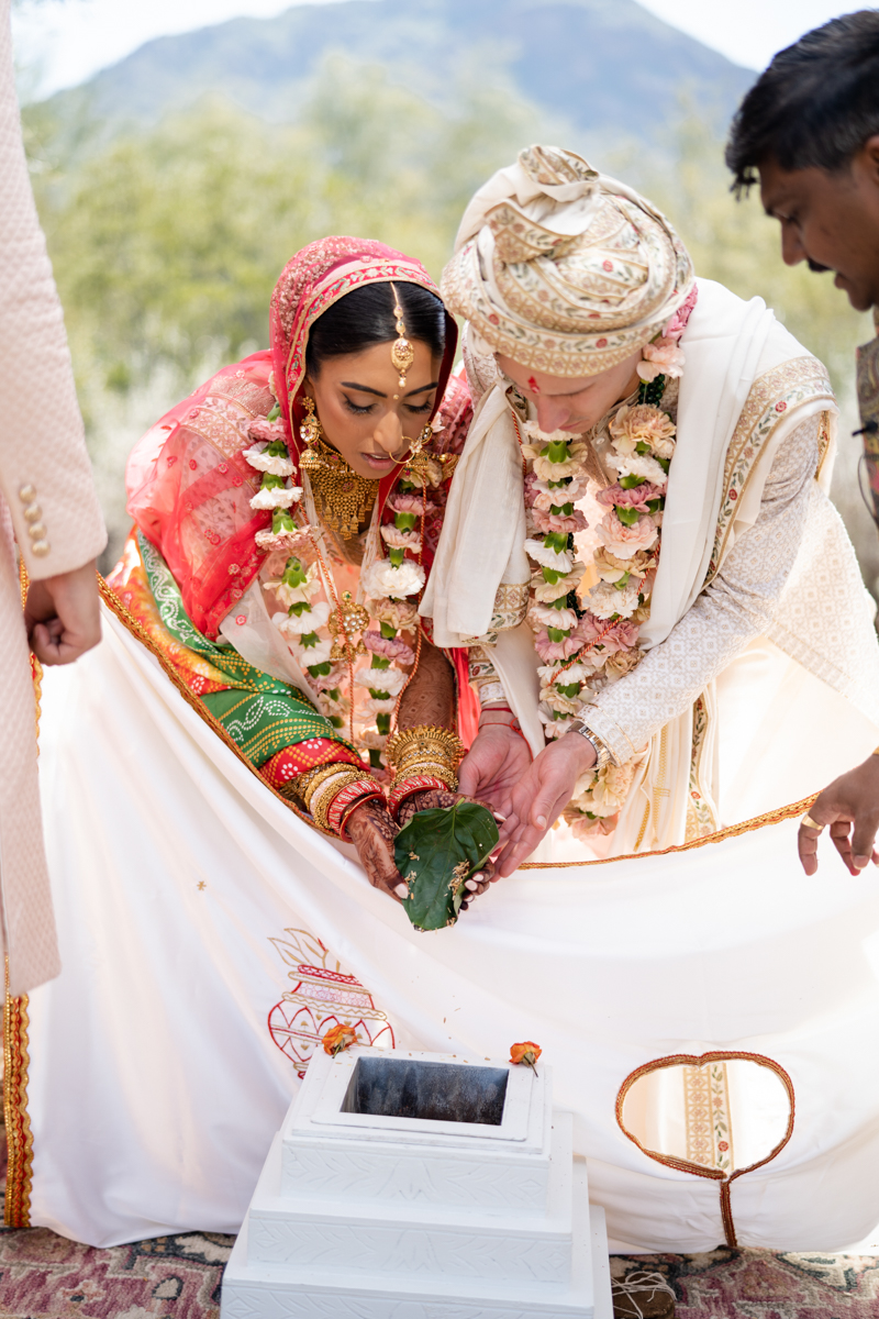 indian wedding ceremony at el chorro in paradise valley arizona