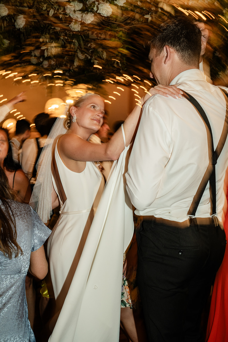 guests dancing photos