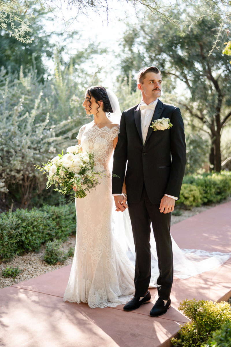 bride and groom at el chorro wedding venue in scottsdale Arizona