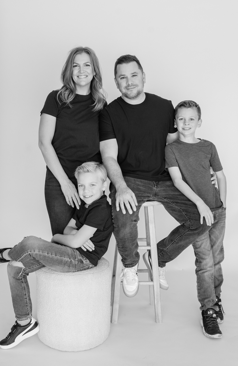 family of four studio photos