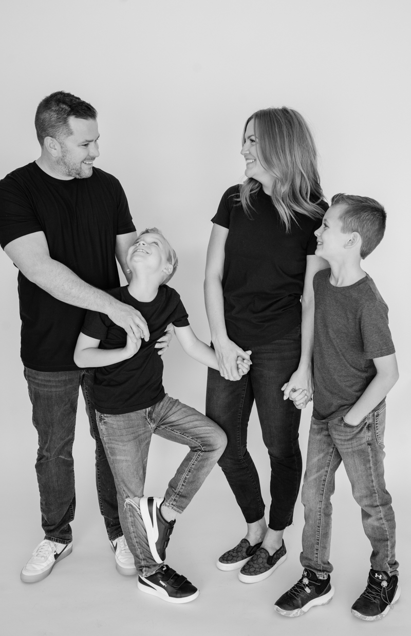 family of four studio photos