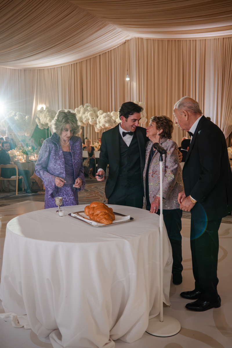 cutting the challah